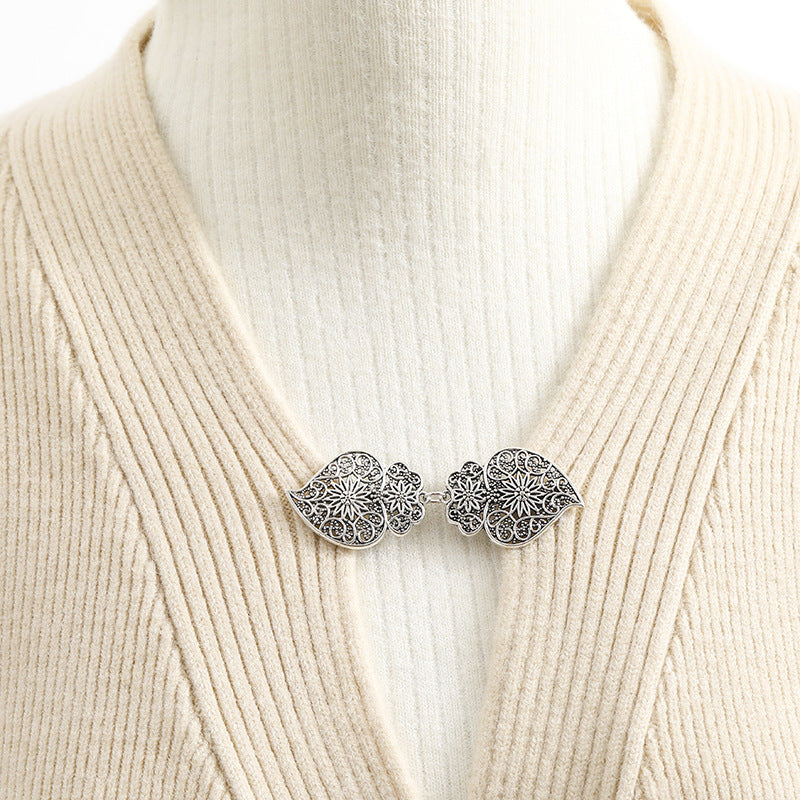 European And American Retro Shawl Neckline Clip