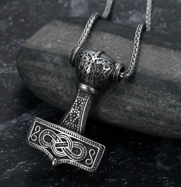 Vintage Nordic Rune Necklaces For Men Stainless Steel Norse Runes Viking Jewerly Pagan Elder Futhark Pendant Amulet Fashion Jewelry